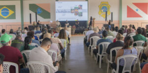 Público acompanha a abertura do 4º Seminário de Manejo de Alta Produtividade do Cacau no Complexo Esportivo da Vila Brasil, em Uruará (PA).